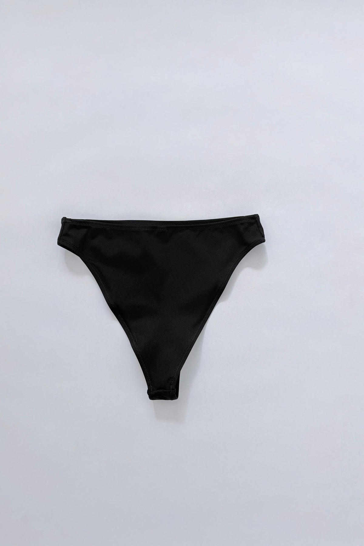 on demand: bikini high-leg brief Kathi *black*
