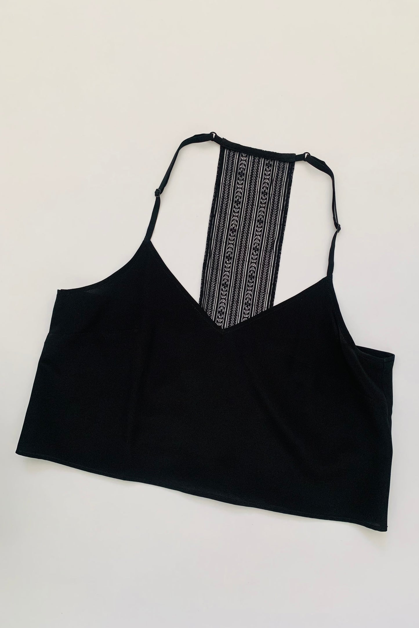 on demand: top Sarah *black*