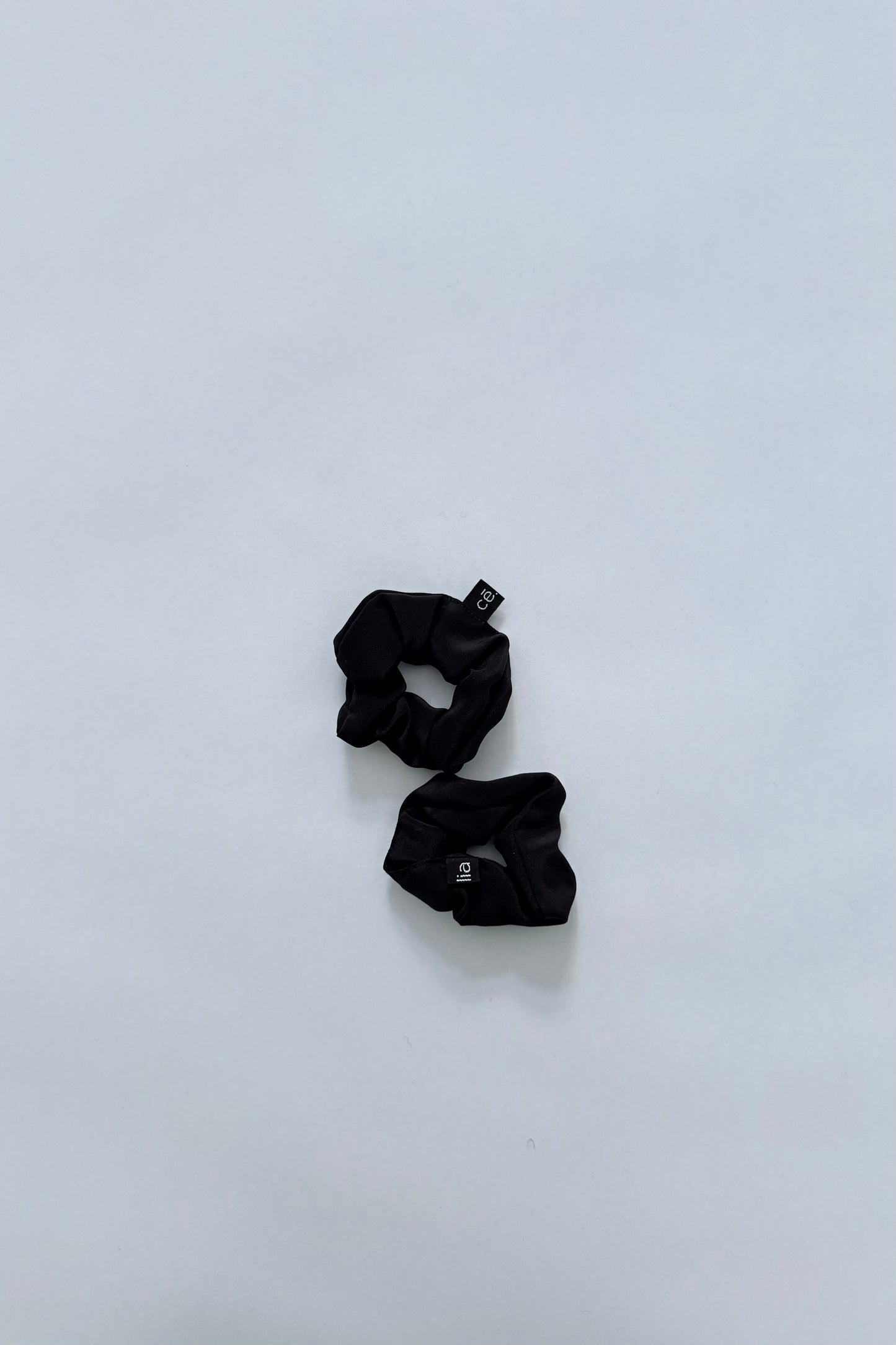 scrunchie *black silk*